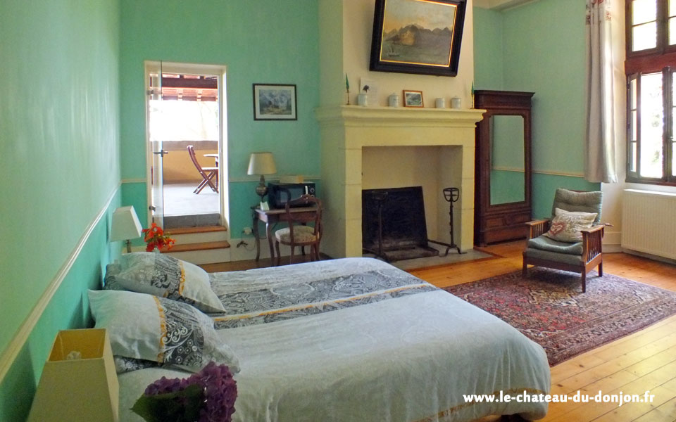 chambre d'hôtes à louer à Aix les Bains Drumettaz Clarafond dans authentique château savoyard location de vacances