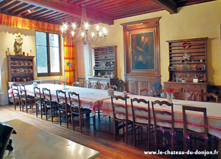 Salle de mariage à louer Aix les Bains grande salle à manger idéale pour fête de mariage, situé à 10 minutes de Aix les Bains à Drumettaz Clarafond Savoie